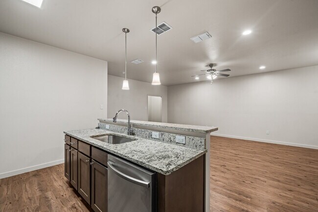 Building Photo - Beautiful Townhome Located South of Town N...