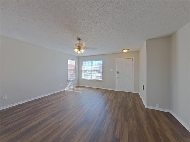 Foto del edificio - 4604 Palm Ridge Dr