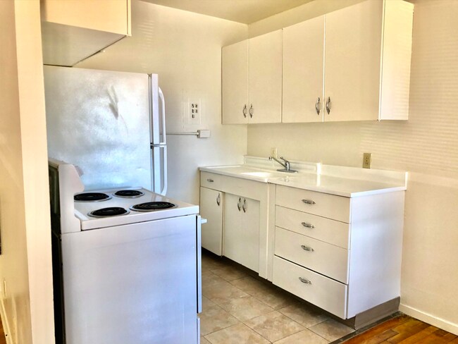 Kitchen - 4400 Fremont Ave N