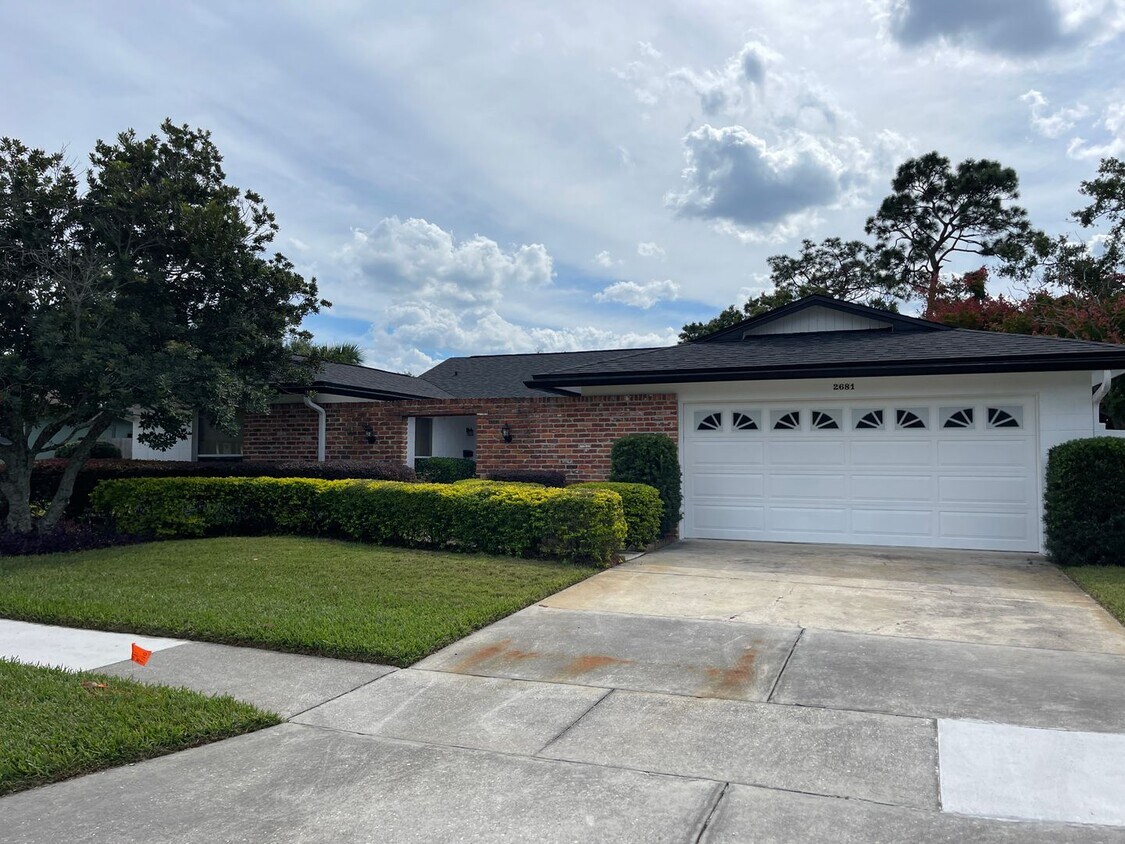 Primary Photo - Stunning 4 Bd/2 Ba Home in Winter Park! La...