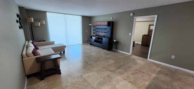 Building Photo - 1 Bed / 1 Bath with Bay Views – Partially ...