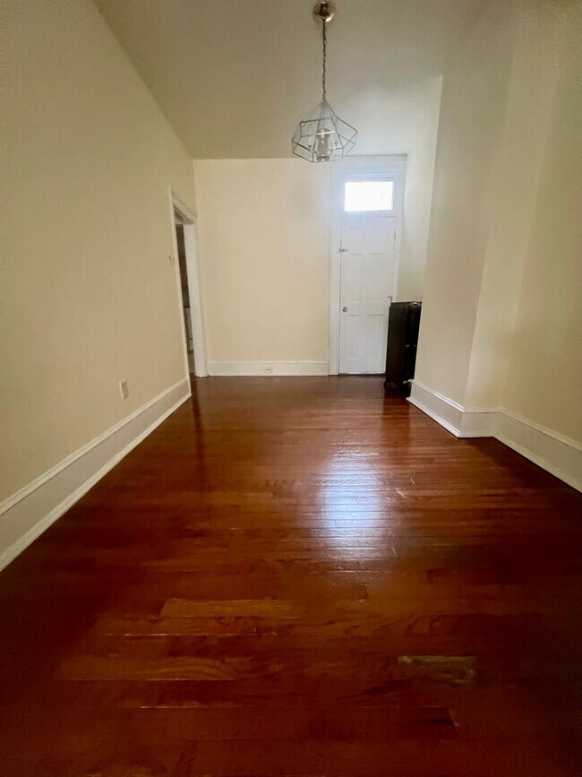 Foto del edificio - Stunning 3-Bedroom Townhome in the Heart o...