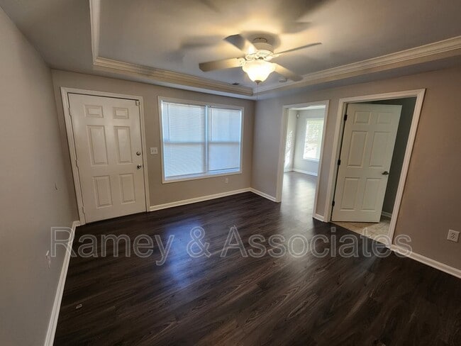 Building Photo - 3802 Falcon Crest Dr