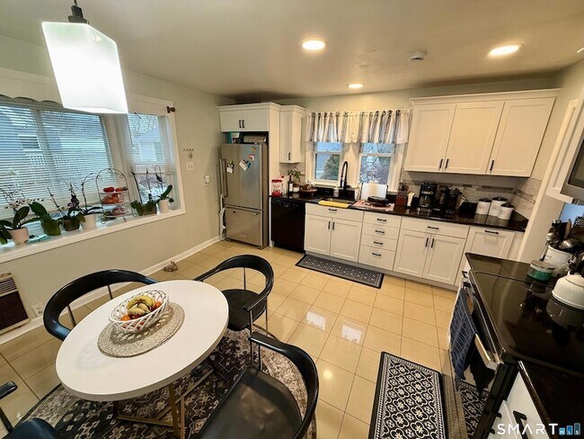 Foto del edificio - 64 Hickory St