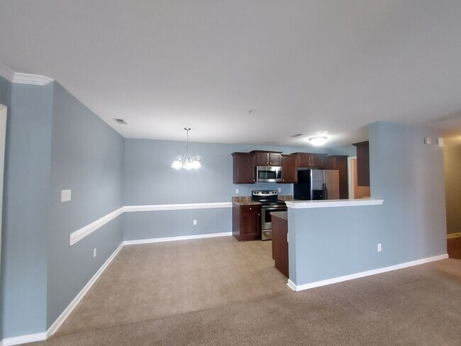 Building Photo - 3 Bedroom 2 Bath Condo 1st  Floor Located ...