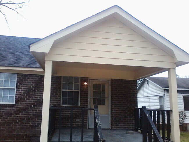 Building Photo - 415 S 8th St.