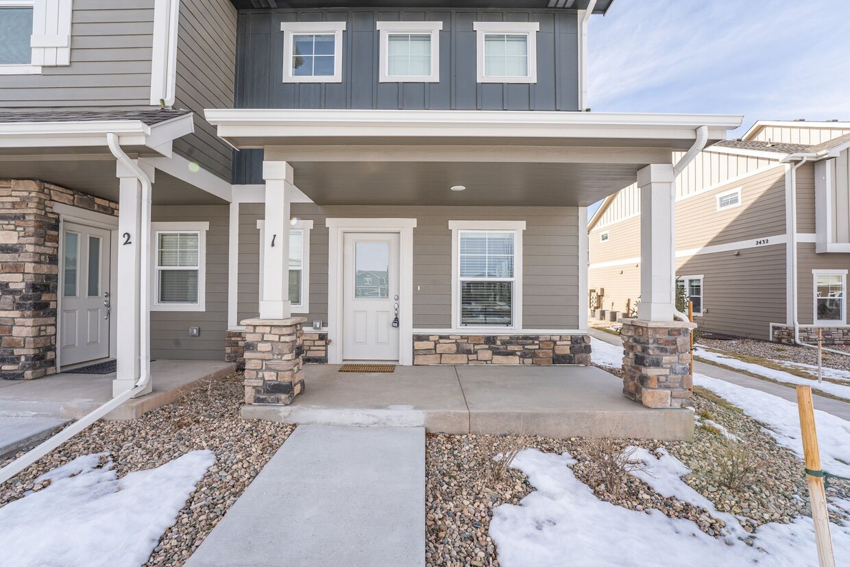 Foto principal - Stunning 3 Bedroom 2 Bathroom townhome in ...