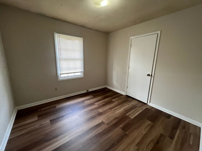 Foto del edificio - 903 Jamestown Dr