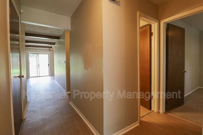 Foto del edificio - 6137 S Troost Ave