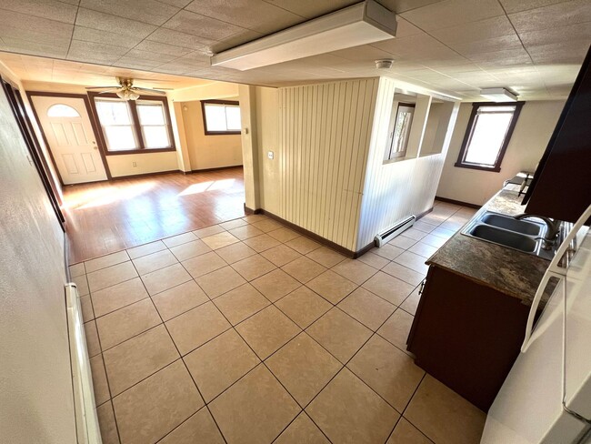 Building Photo - 1310 Poplar St