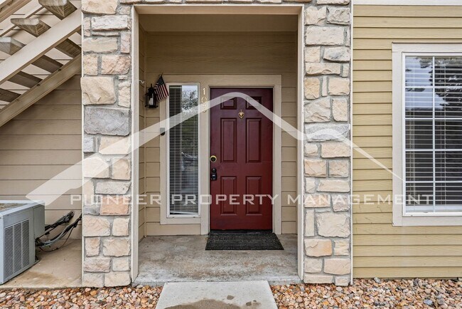 Building Photo - Spacious Condo with Washer/Dryer and Central AC