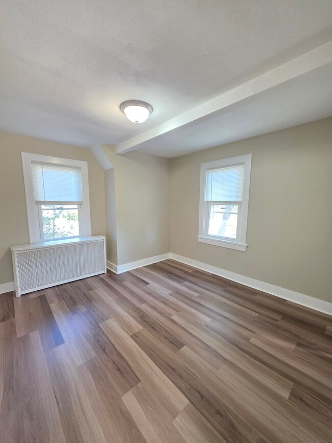 Building Photo - 1906 Burdett Ave