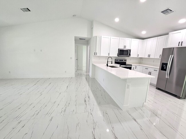 Building Photo - 7501 NW 81st Ct