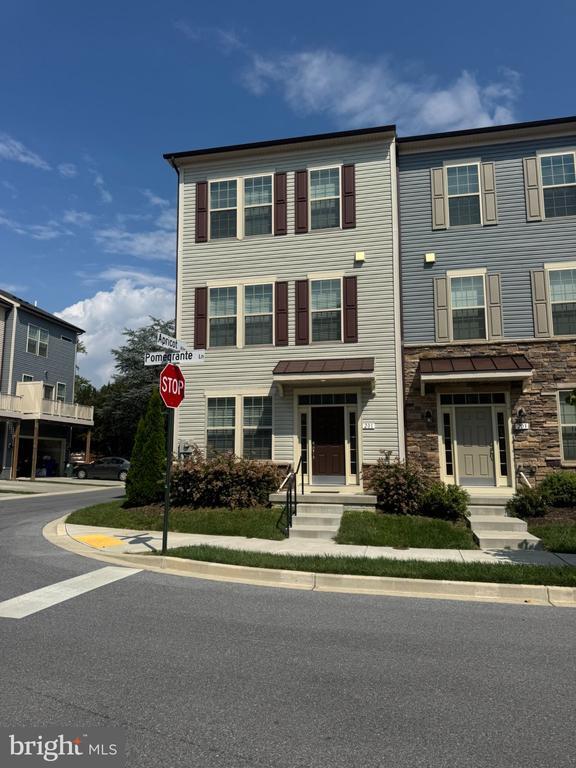 Building Photo - 201 Pomegranate Ln