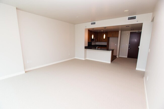 Building Photo - Beautiful 1 Bedroom condo at Axis – Exclus...