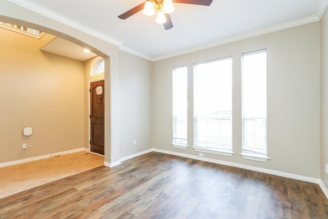 Building Photo - 3306 Rollingwood