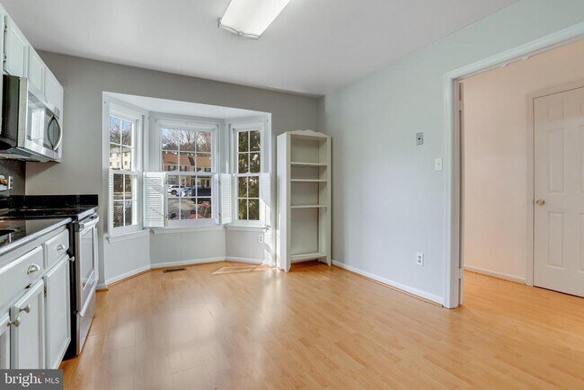 Building Photo - 7606 Southern Oak Dr