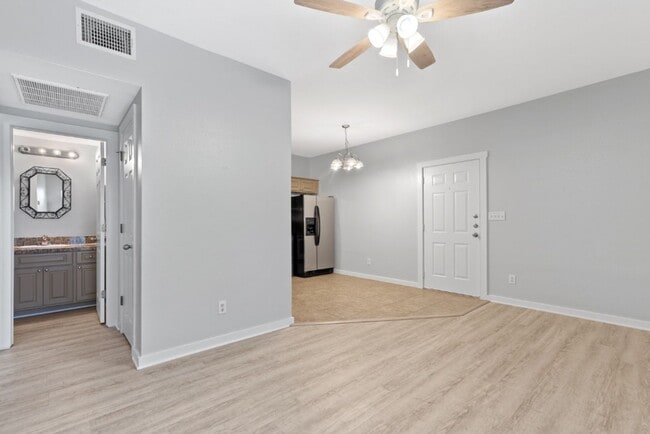 Building Photo - 2106 Cullen Ave