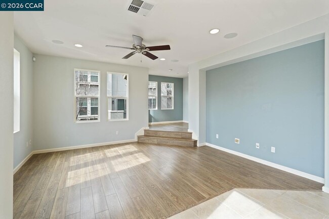 Building Photo - 207 Heligan Ln
