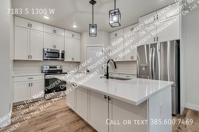 Building Photo - Pet Friendly newer home in the Temple Comm...