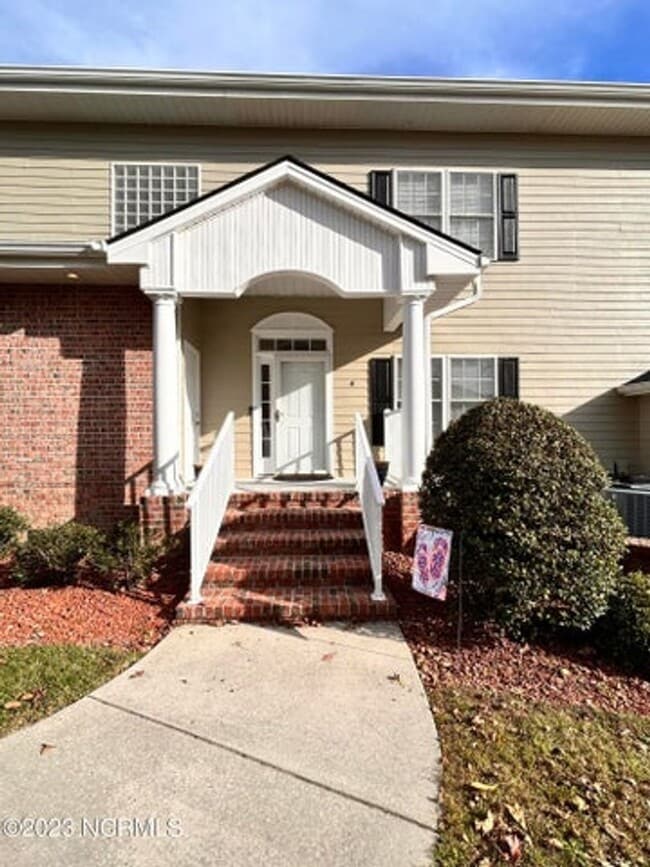 Building Photo - Beautiful Sea Trail Plantation townhome
