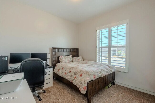 Foto del edificio - 13364 Emerald Glass Dr