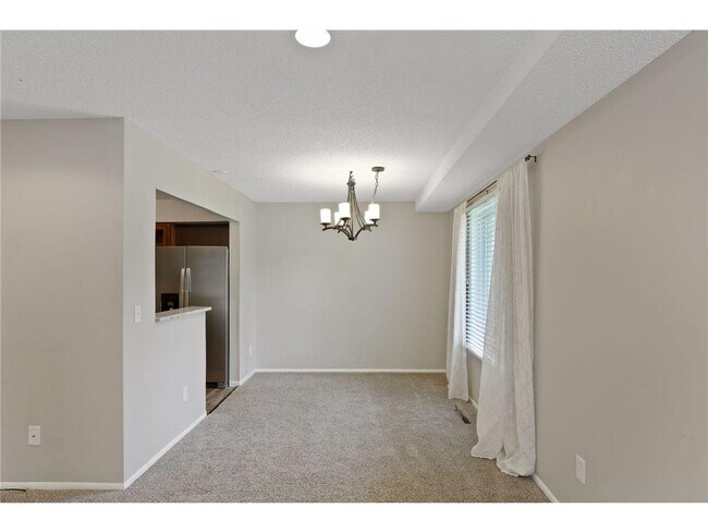 Foto del edificio - 4413 Cedar Lake Rd S