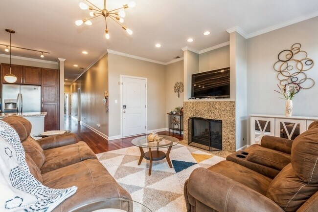 Building Photo - 1925 W Irving Park Rd