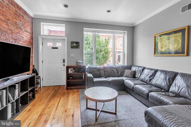 Building Photo - 2448 Carpenter St