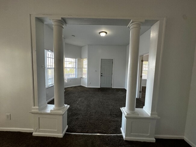 Building Photo - 432 S Highland Ave