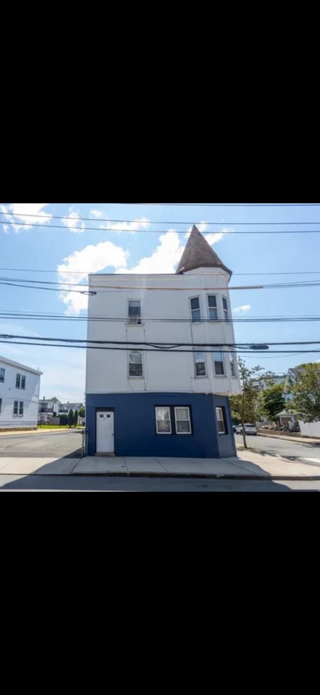 Building Photo - 47 Nichols St