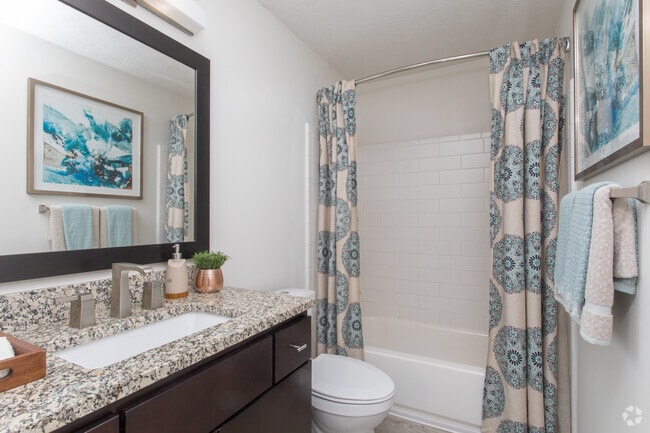 2BR, 2BA -1000SF - Broadleaf at Holcomb