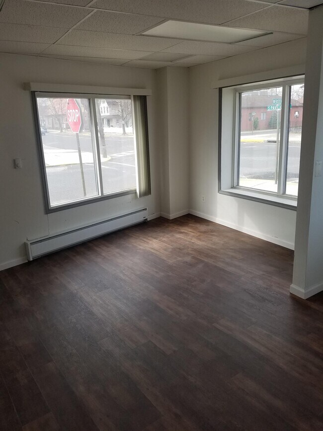 Building Photo - 215 S Pavilion Ave