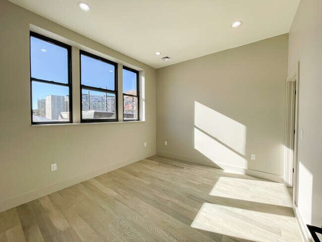 Bedroom - 604 Bloomfield