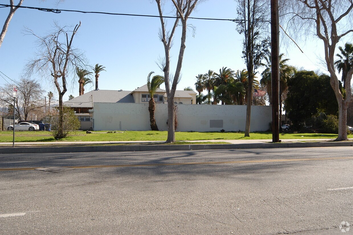 Foto principal - 596 6th St