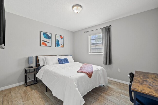 Foto del edificio - 4219 E Henry Ave