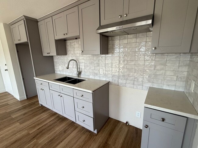 Building Photo - 400 N Hobart Blvd