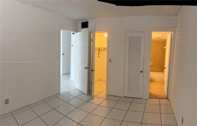 Building Photo - 4041 NW 16th St