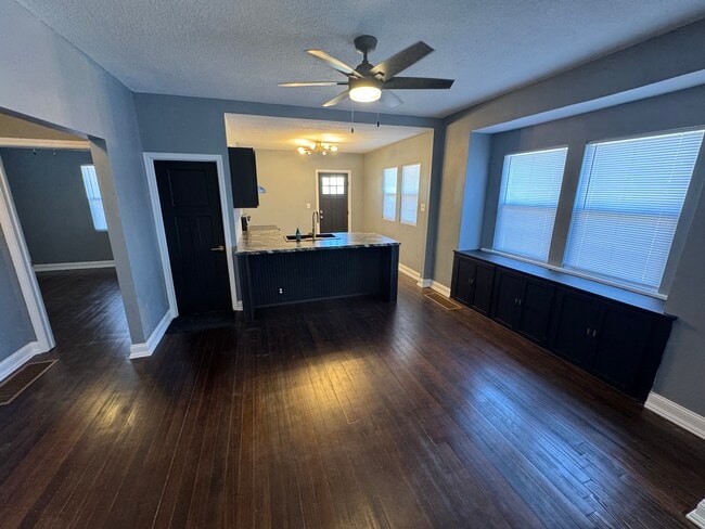 Foto del edificio - 3525 Mitchell Ave