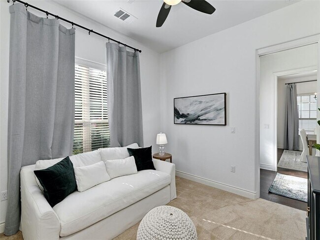 Foto del edificio - 2400 Winsted Ln