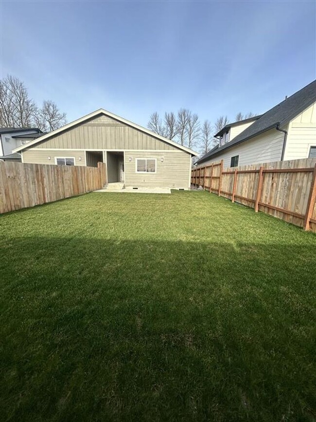 Building Photo - Fully Fenced Brand New Construction Three ...