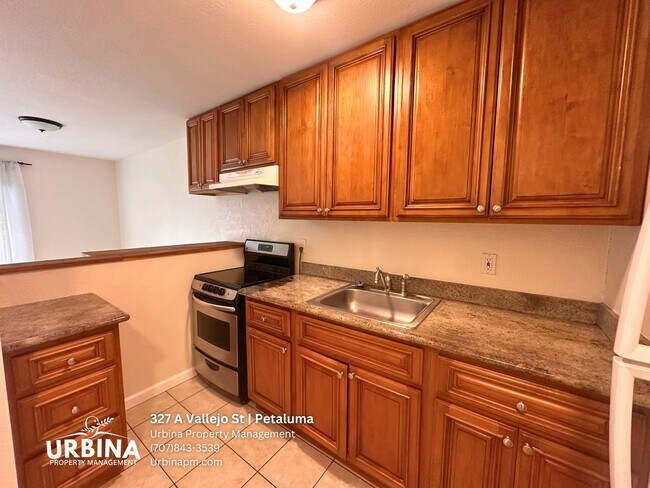 Foto del edificio - Charming Midtown Petaluma 2BD Duplex w/ Fenced Yard
