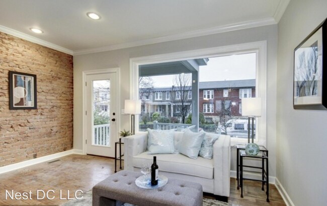 Building Photo - 3 br, 2.5 bath House - 127 18th St SE