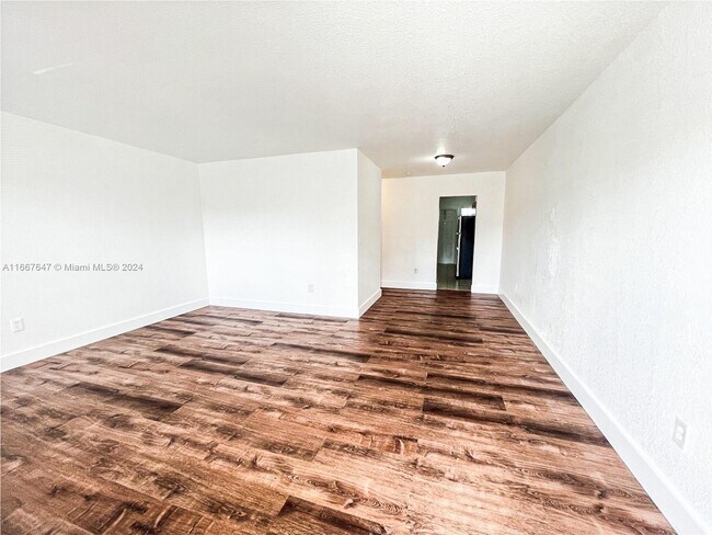 Foto del edificio - 1451 NE 170th St