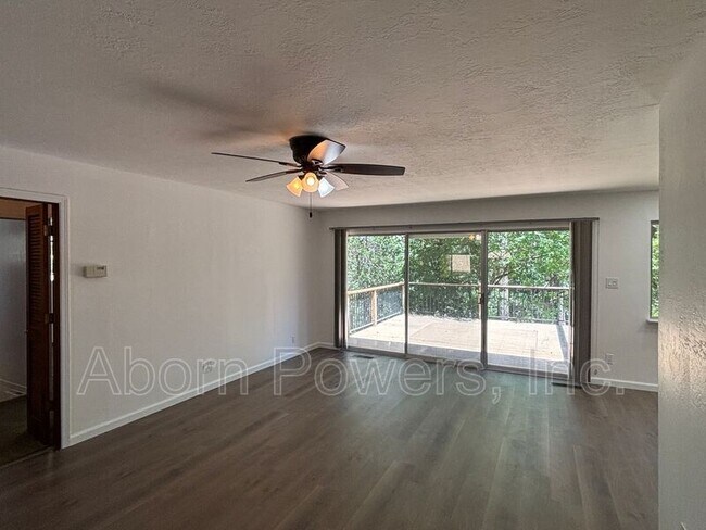 Foto del edificio - 3173 Ridge Ct