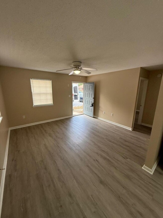 Foto del edificio - 830 Cardinal St