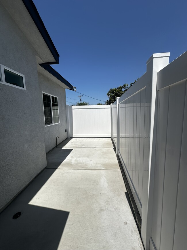 Building Photo - 2134 Park Dr