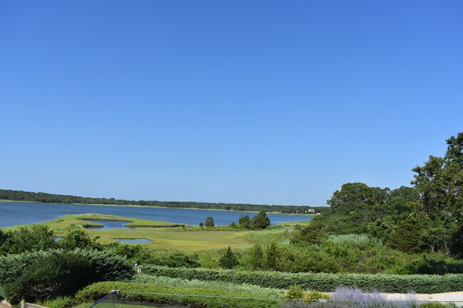 Foto del edificio - 84 Inlet Rd