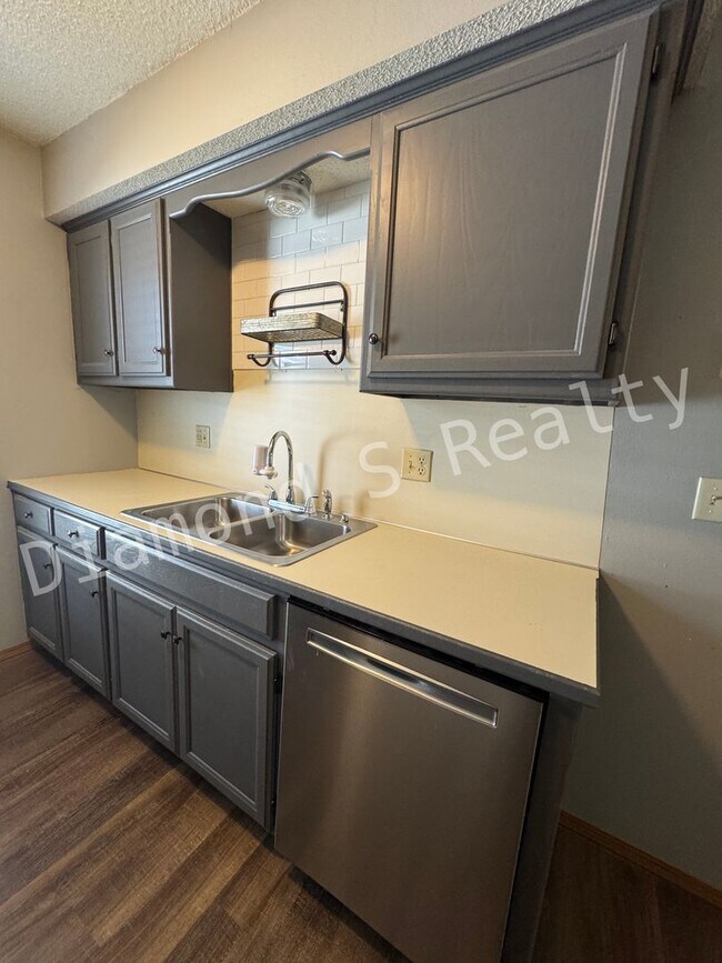 Foto del edificio - 1501 W Rainey St