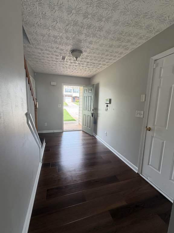 Enrty - 631 Georgetown Ct